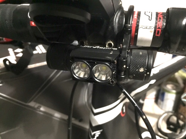 UltrAspire 800 Multisport mounted to a bike handlebar